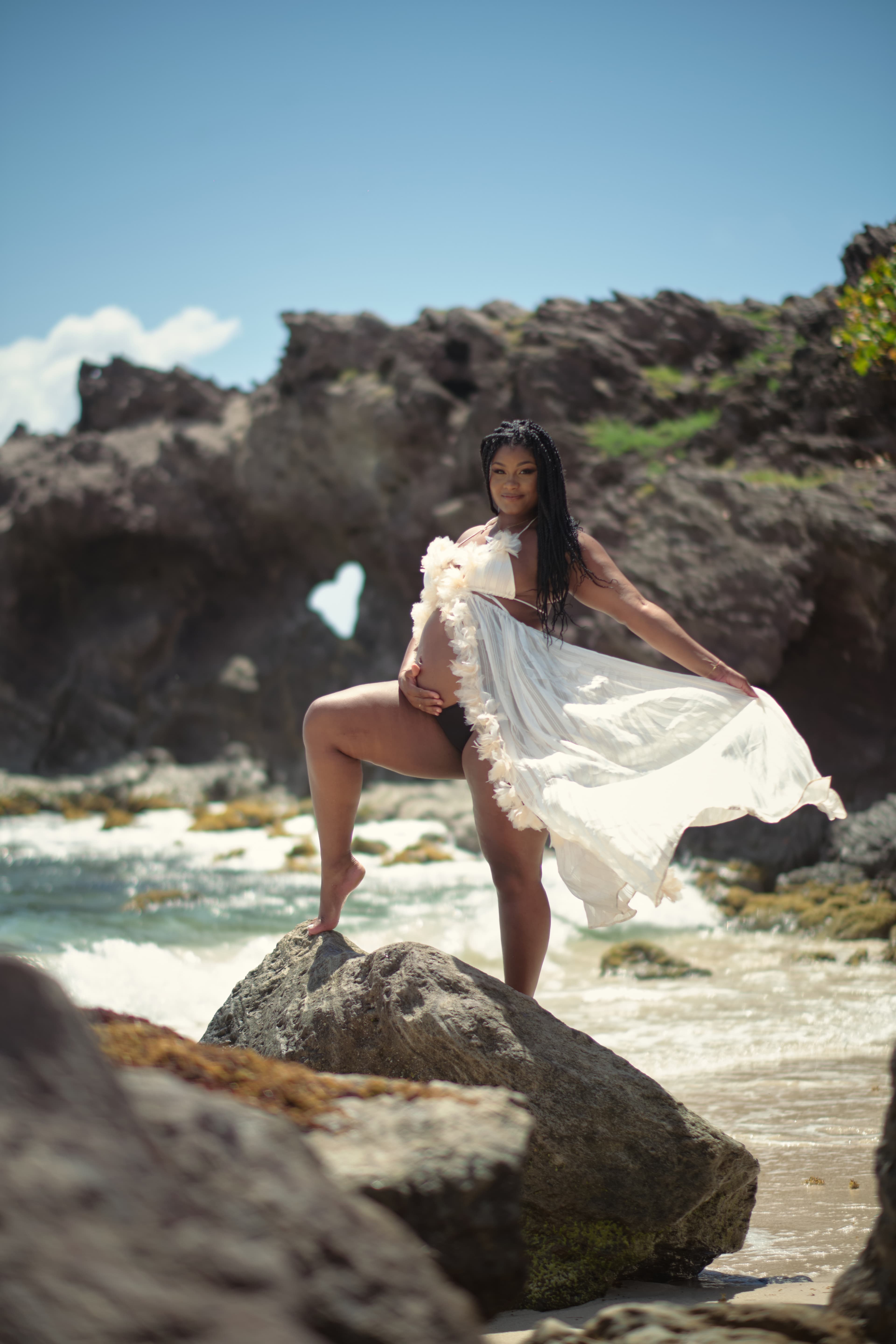 Shooting grossesse en bord de plage en Martinique